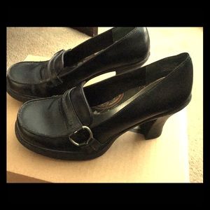 Mudd black loafers with heel sz 7.5